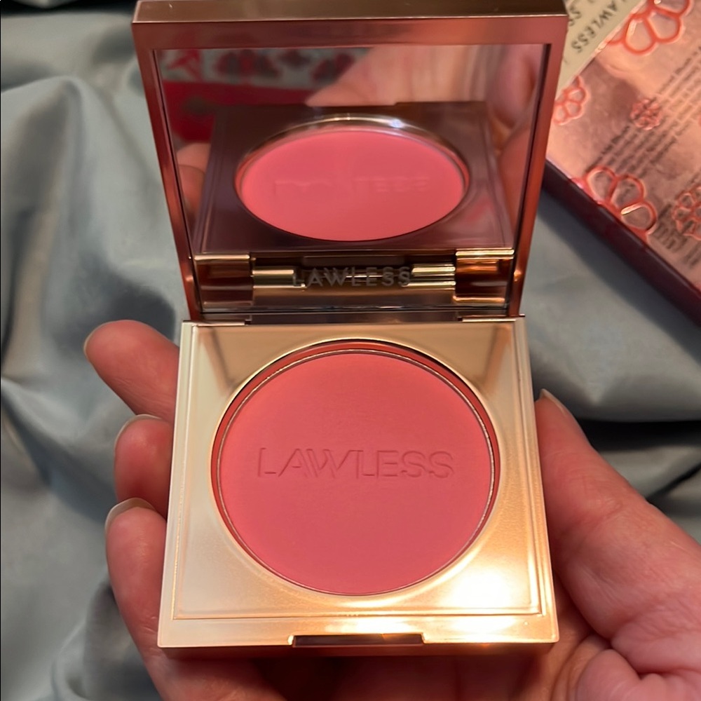 LAWLESS Make Me Blush Velvet Blush - Pink